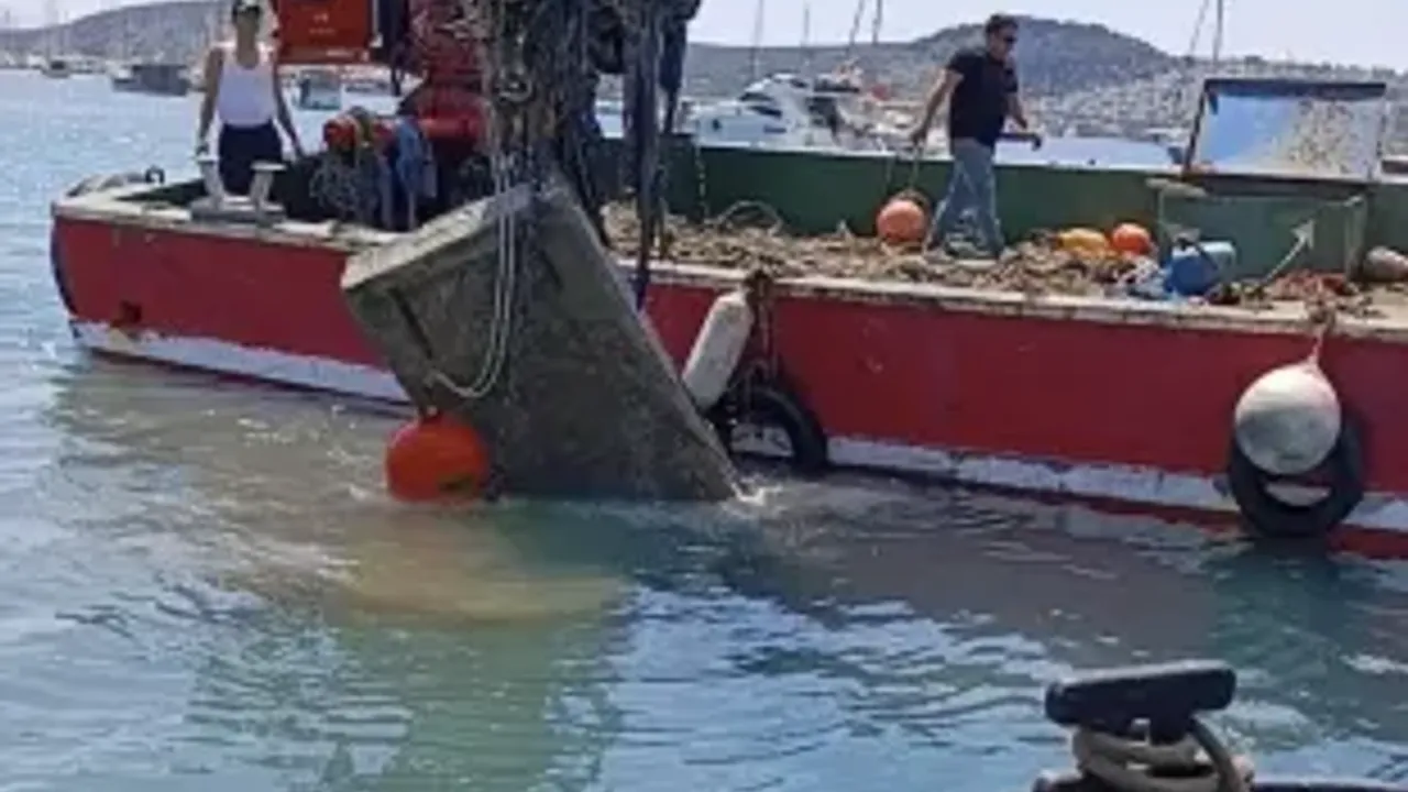 Deniz dibinden 130 ton katı atık çıktı