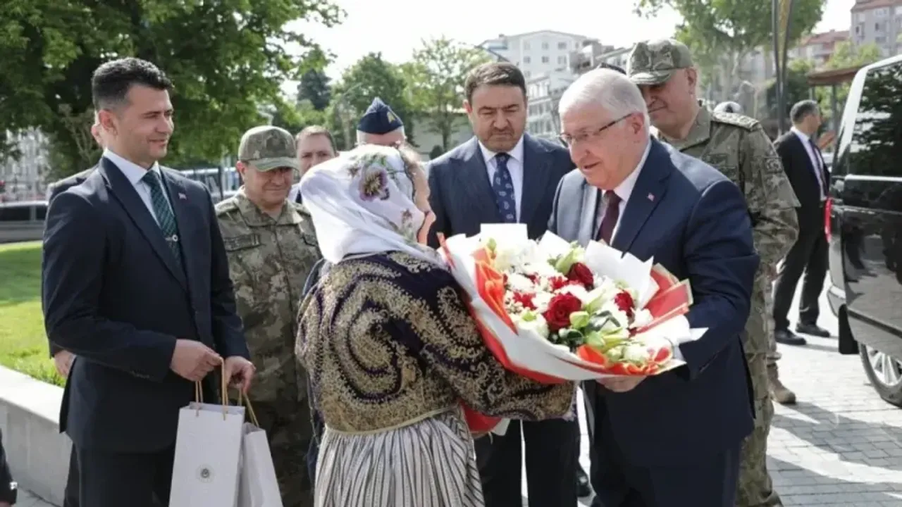 Bakan Güler, Kurban Bayramı’nda Kütahya’yı ziyaret etti