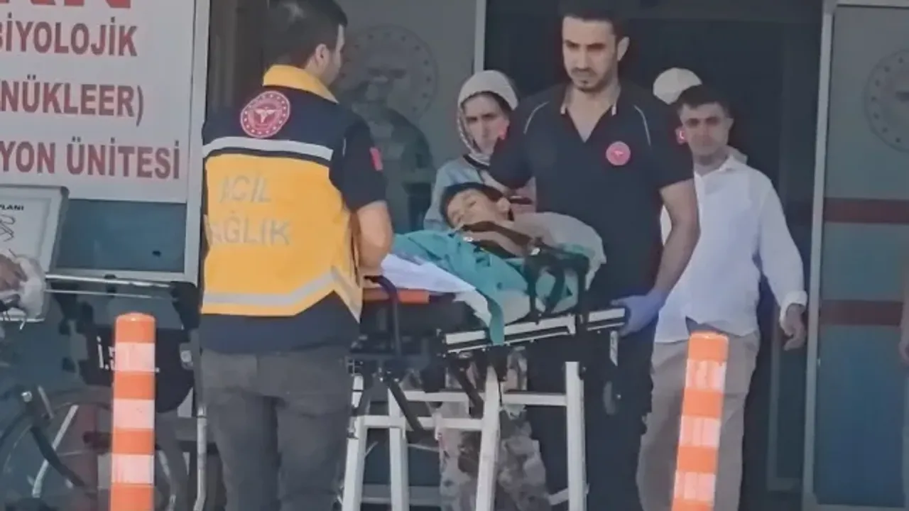 Bıçağın üzerine düşen çocuk ağır yaralandı