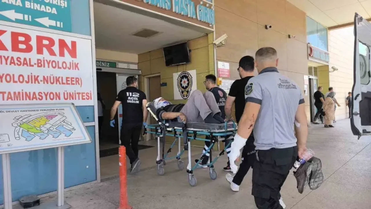 Kamyon ile araç çarpıştı: 2 yaralı