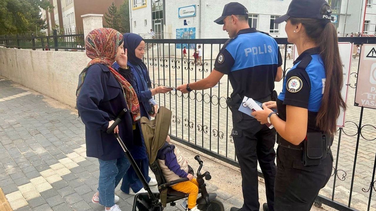 Polisten Velilere Çocukların Güvenliği İçin Bilgilendirme