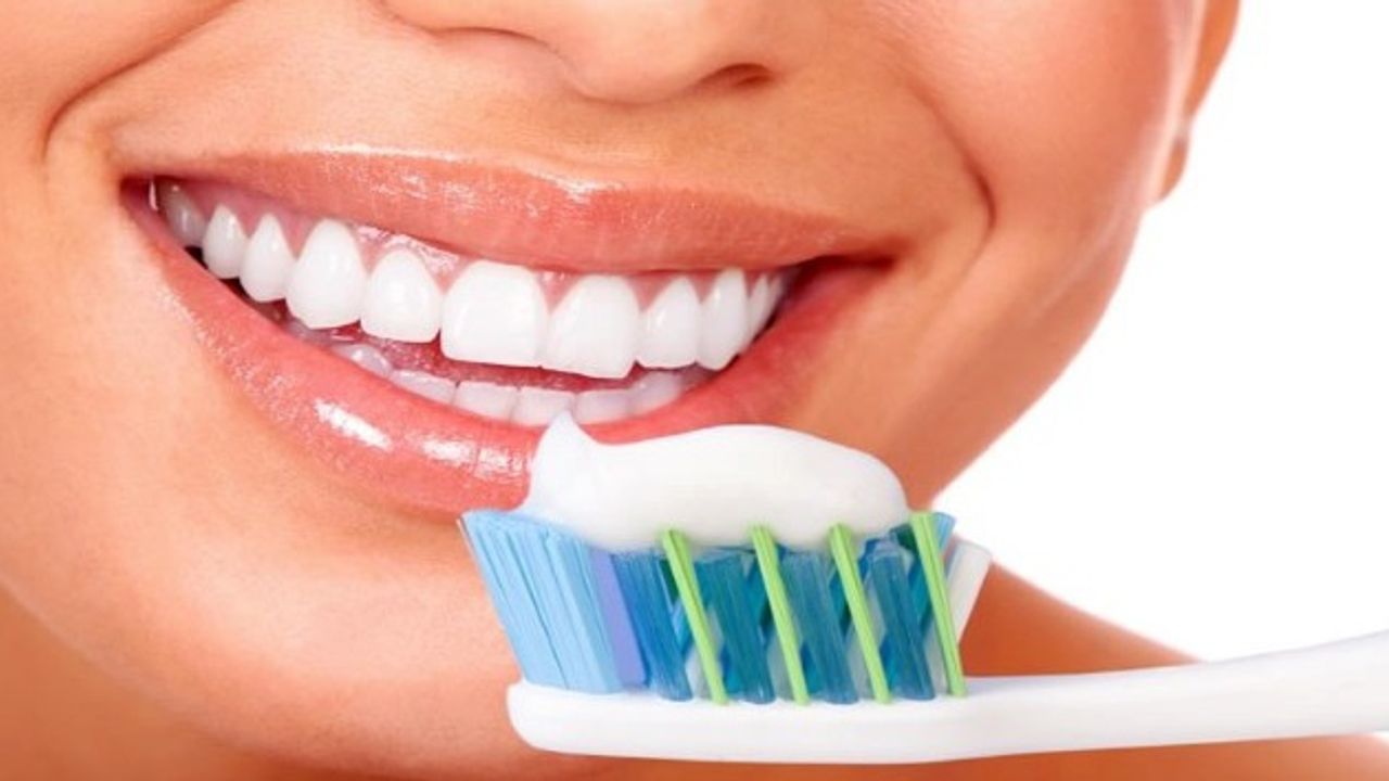 Uzmanlardan uyarı: Diş fırçanızı 3 ayda bir değiştirin