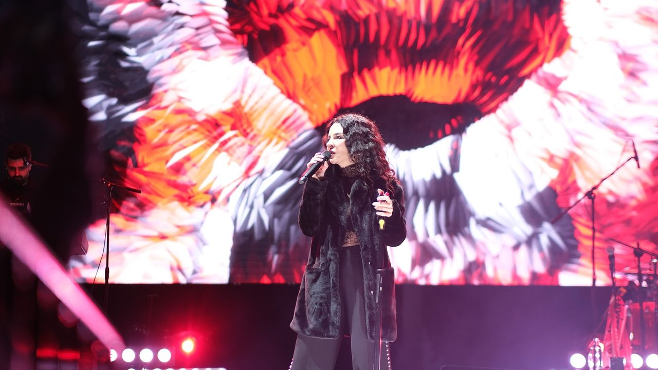 Cumhuriyet coşkusu Tavşanlı’da on binleri birleştirdi! Fatma Turgut sahneyi ateşledi!