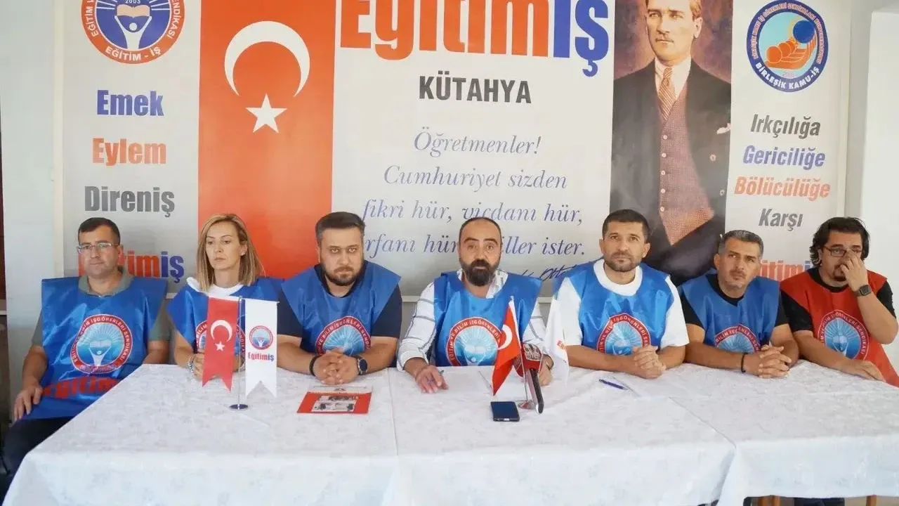 Kütahya Eğitim-İş’ten güçlü mesaj: “Cumhuriyet özgür bireylerin eseridir”