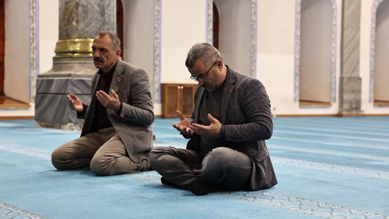 KÜTAHYA’DA AZİZ ŞEHİTLER İÇİN ELLER SEMAYA KALKTI