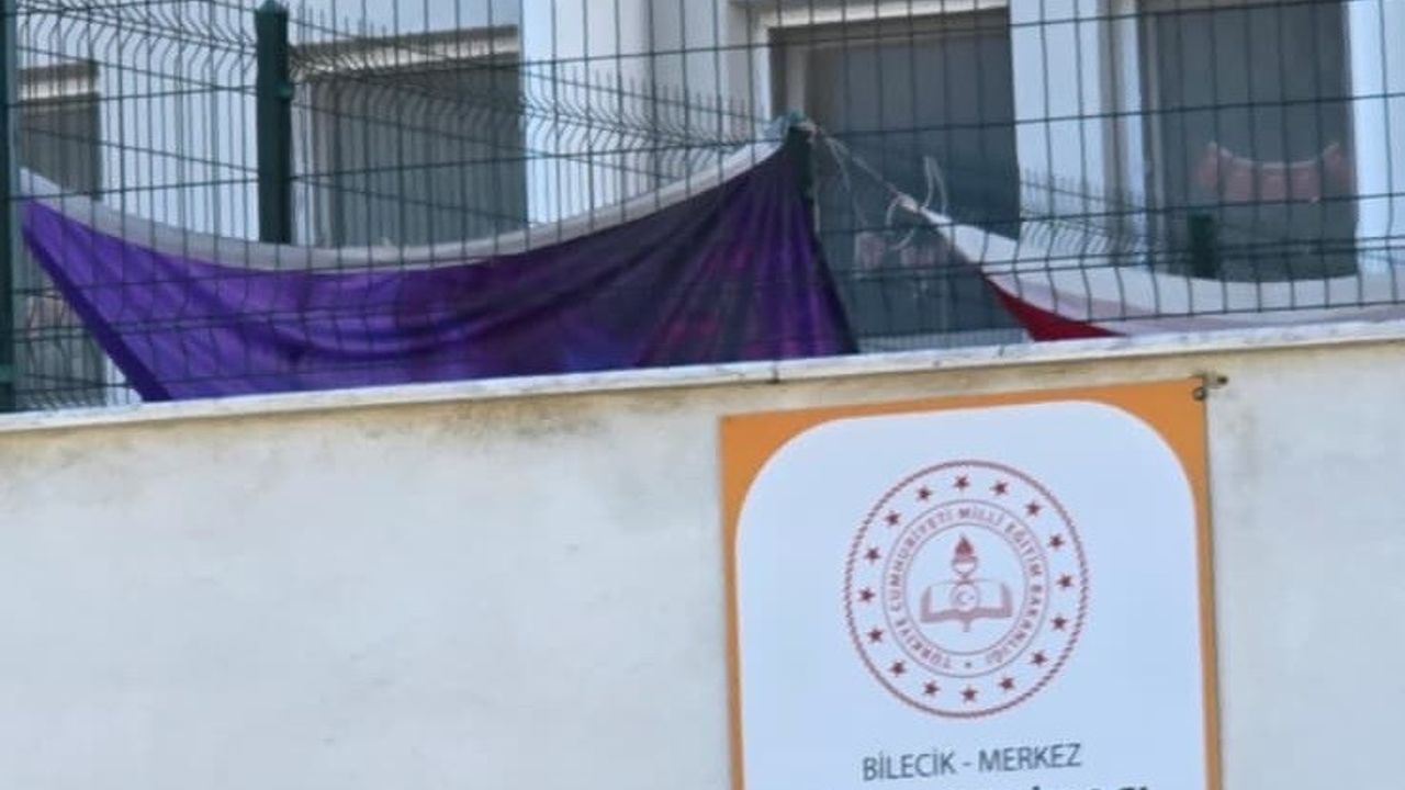 Bilecik’te bayrağın yerde sürünmesine büyük tepki