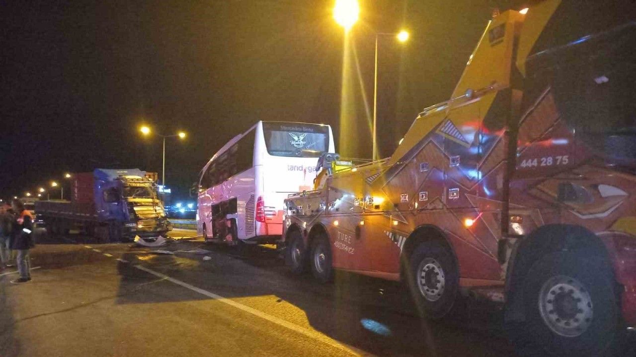 Bozüyük’te yolcu otobüsü kazası: 20 kişi hastanede