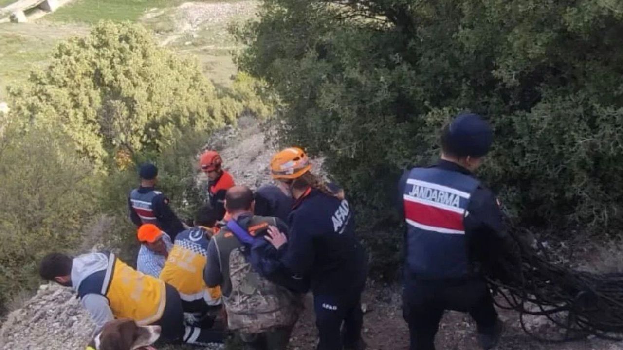 Dengesini kaybeden avcı dereye düştü