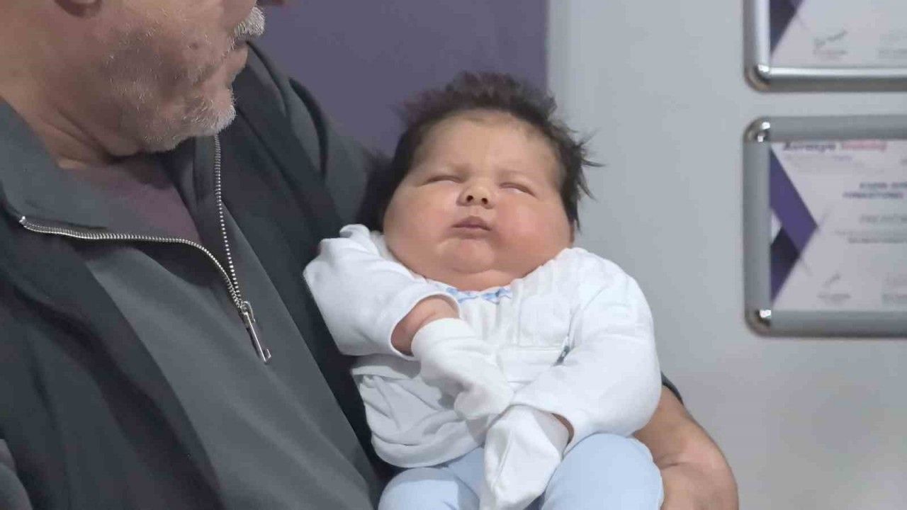 Hastanede rekor: 6 kiloluk bebek dünyaya geldi