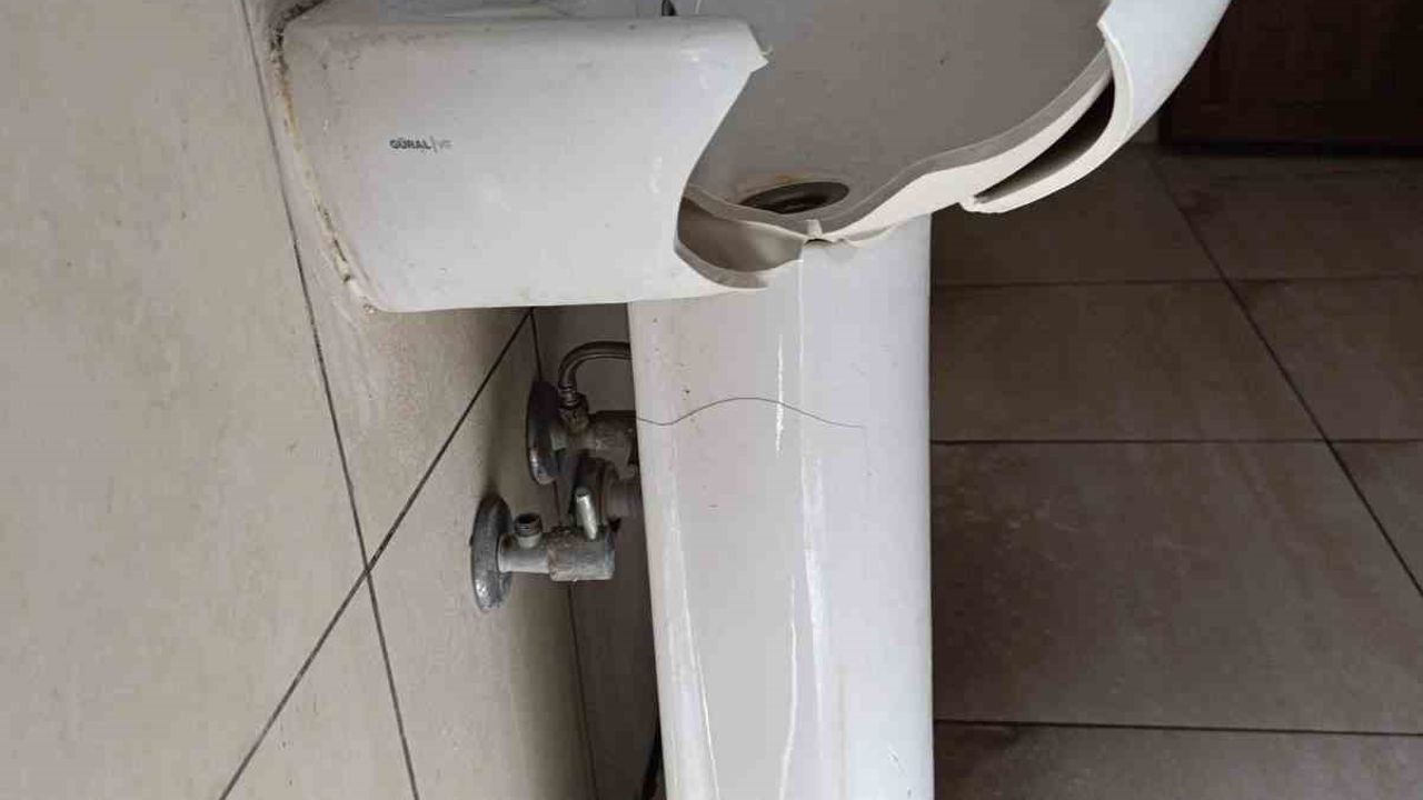 Kamu malına zarar veren kişi suçüstü yakalandı