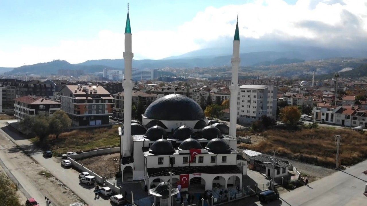 Kütahya’da Hira Camii yoğun katılımla ibadete açıldı