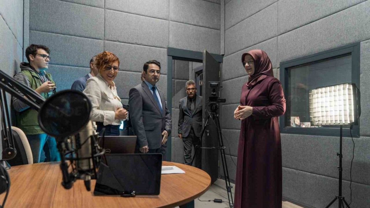 Manisa CBÜ Radyo ve Stüdyosu açıldı