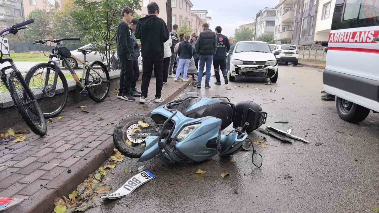 Motosiklet kazası: Otomobille çarpıştı, hastaneye kaldırıldı