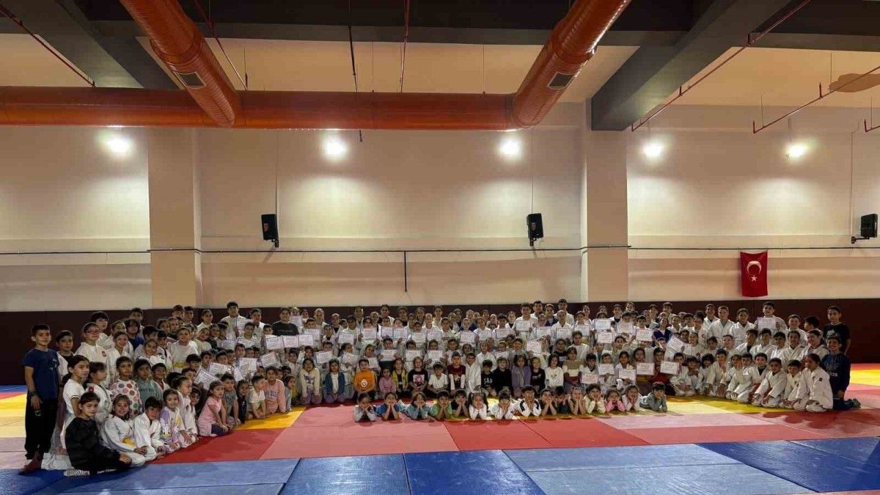 Salihli’de nefes kesen kemer sınavı heyecanı