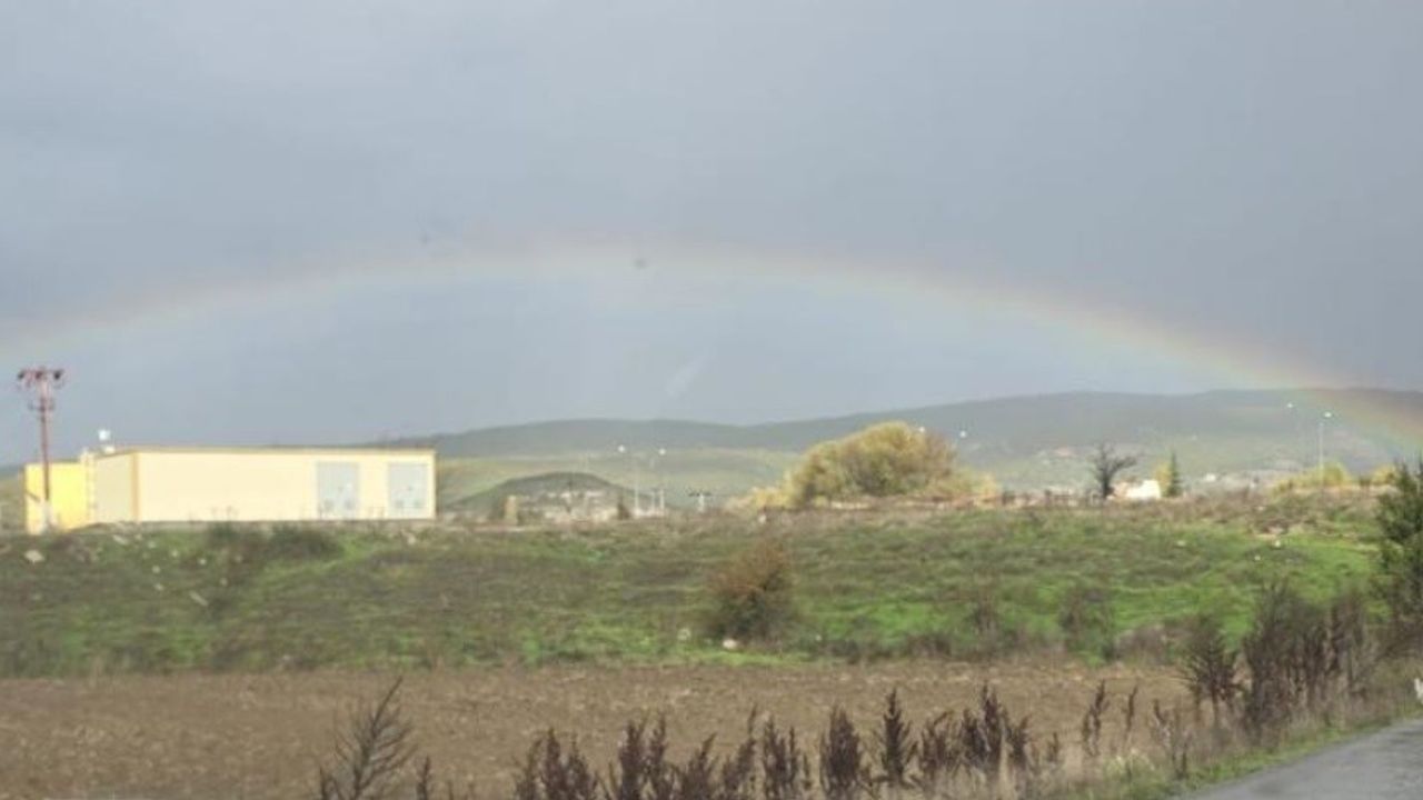Tavşanlı'nın cennet ovasında gözlenen gökkuşağı hayran bıraktı