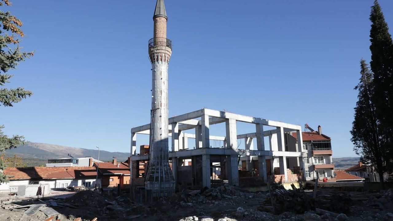 Domaniç’te yükselen değer: Alaattin Camii inşaatında sona yaklaşılıyor