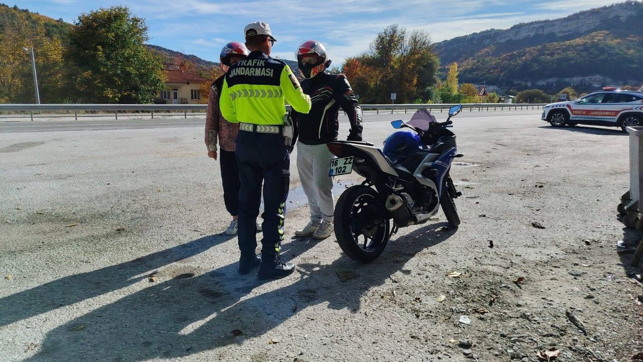 Kask, hız, ruhsat… Kütahya'da jandarma motosikletleri tek tek kontrol etti!