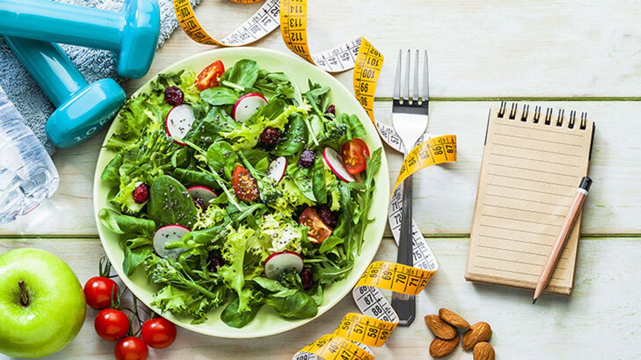 Diyetisyen uyardı: “3 günde 5 kilo” vaatleri sağlığınızı çalıyor!