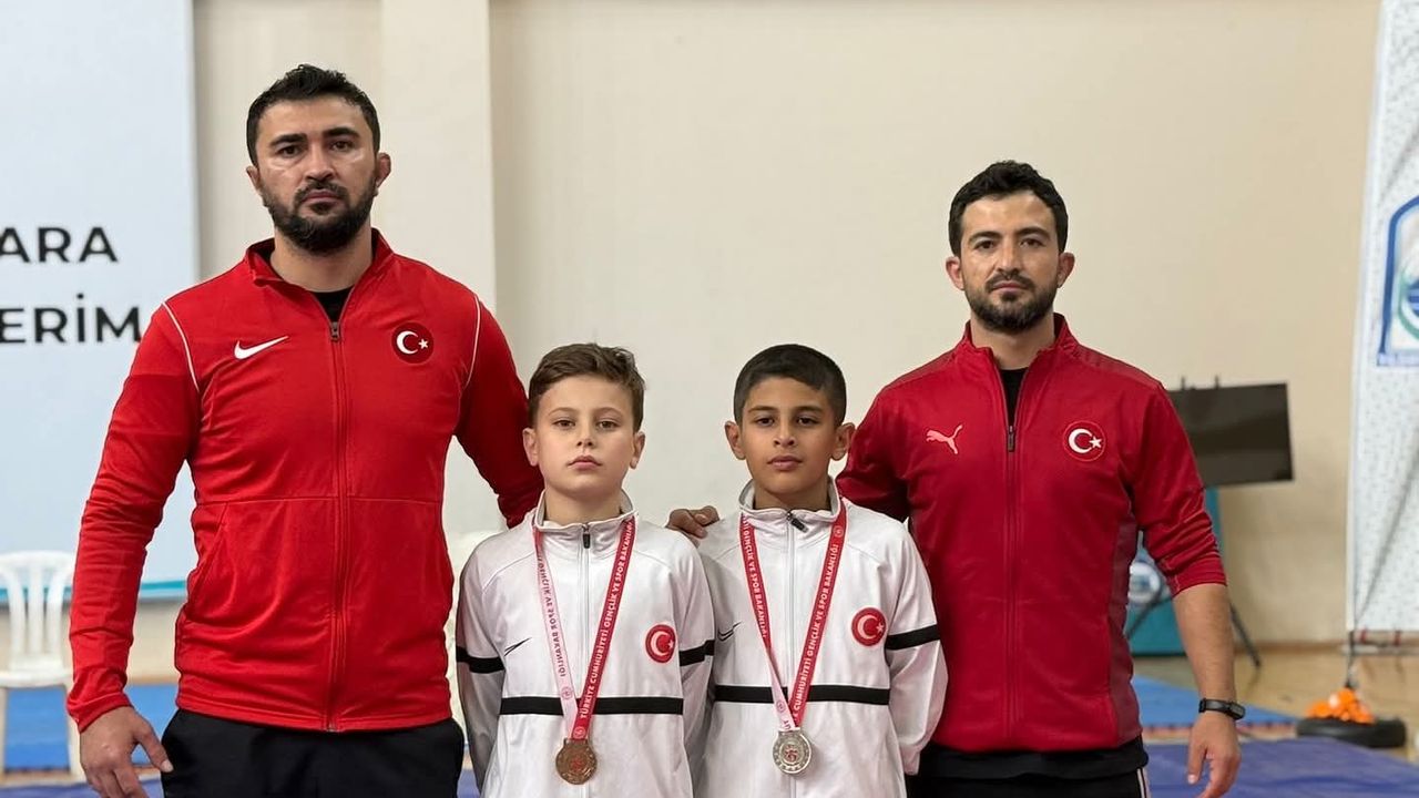Tavşanlı’nın Minik Güreşçilerinden Bursa’da Çifte Madalya