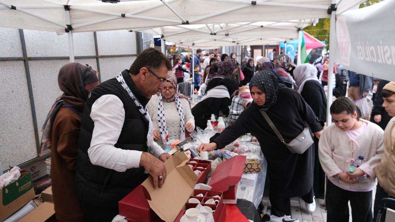 Kütahya'da Kermeste Elde Edilen Gelirler Filistin İçin Gönderilecek