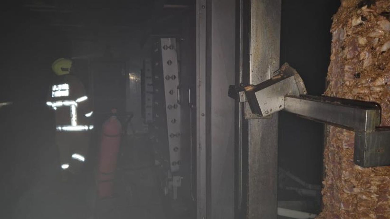 Fabrika alevler içinde kaldı