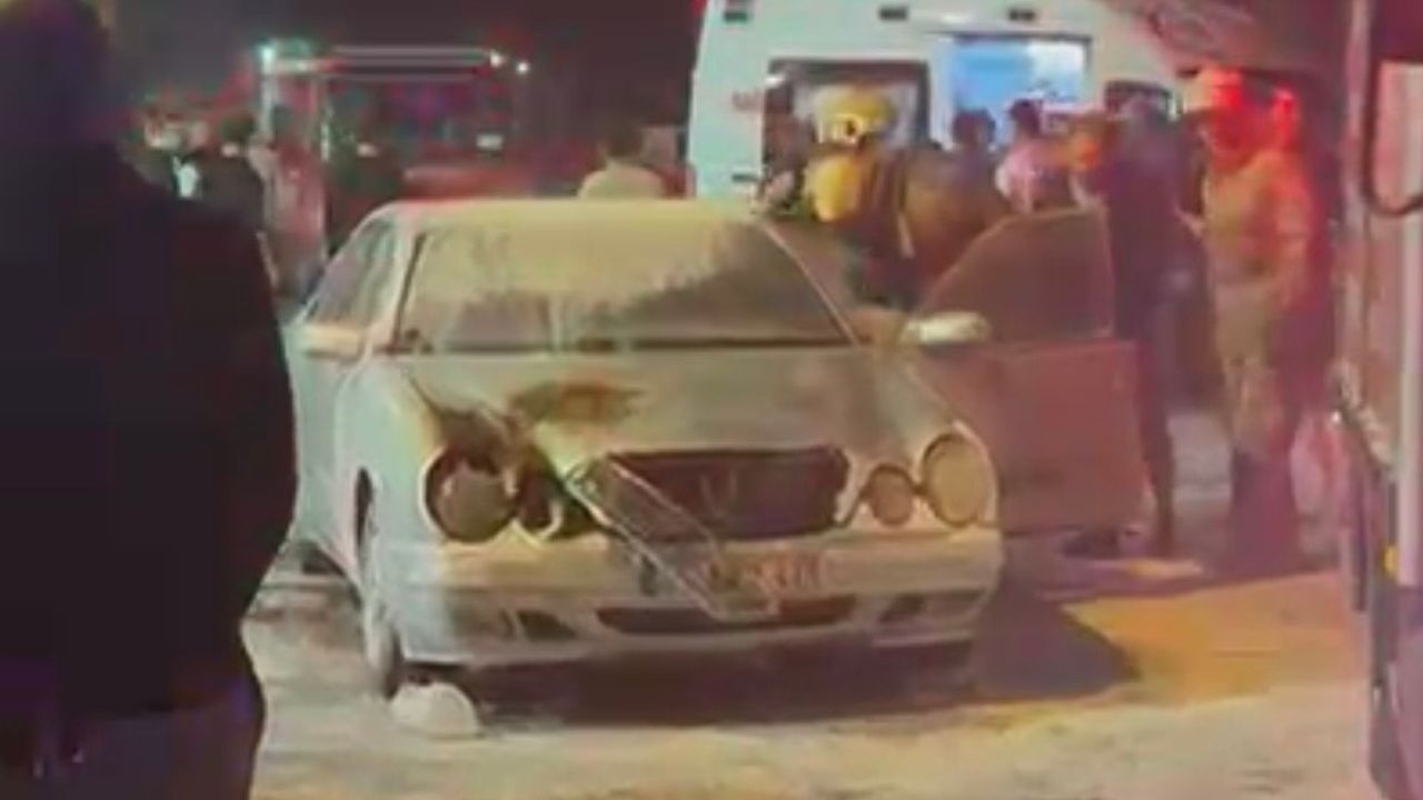 Eşiyle tartışan adam sinir krizi geçirdi, arabasını ve kendini yaktı