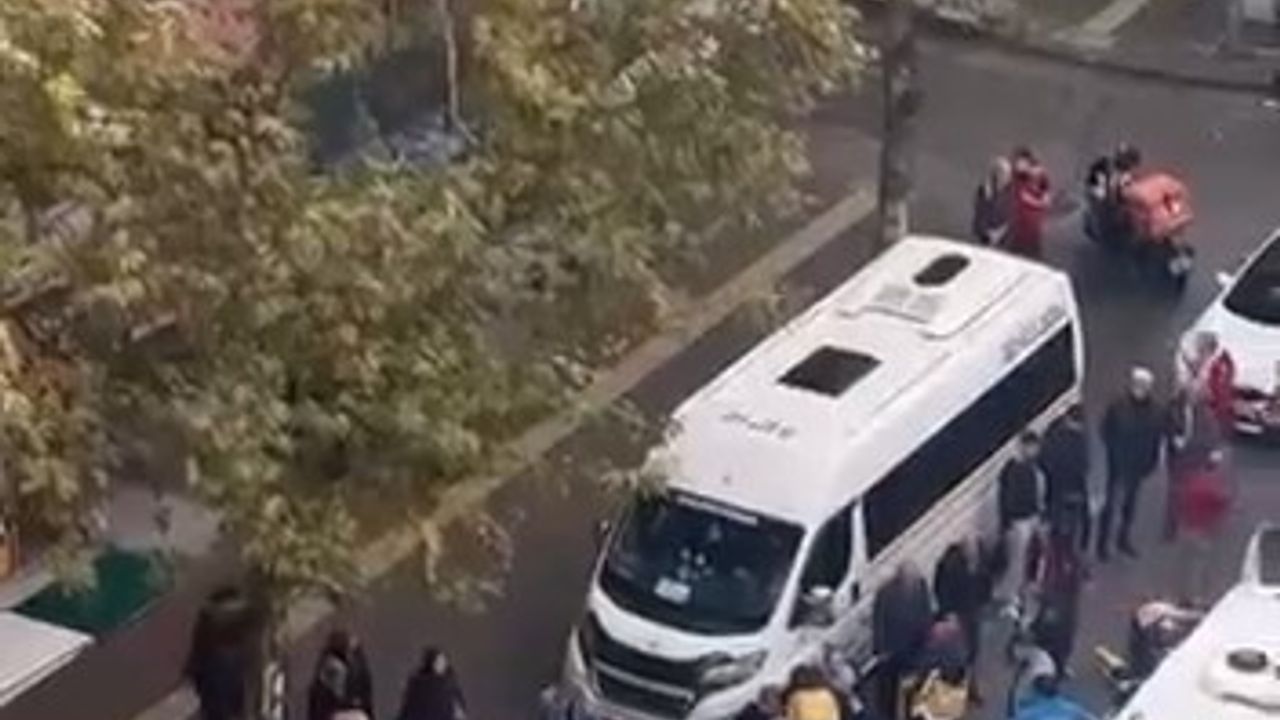 Motosikletli kurye, yağışlı hava sebebiyle ölümden döndü