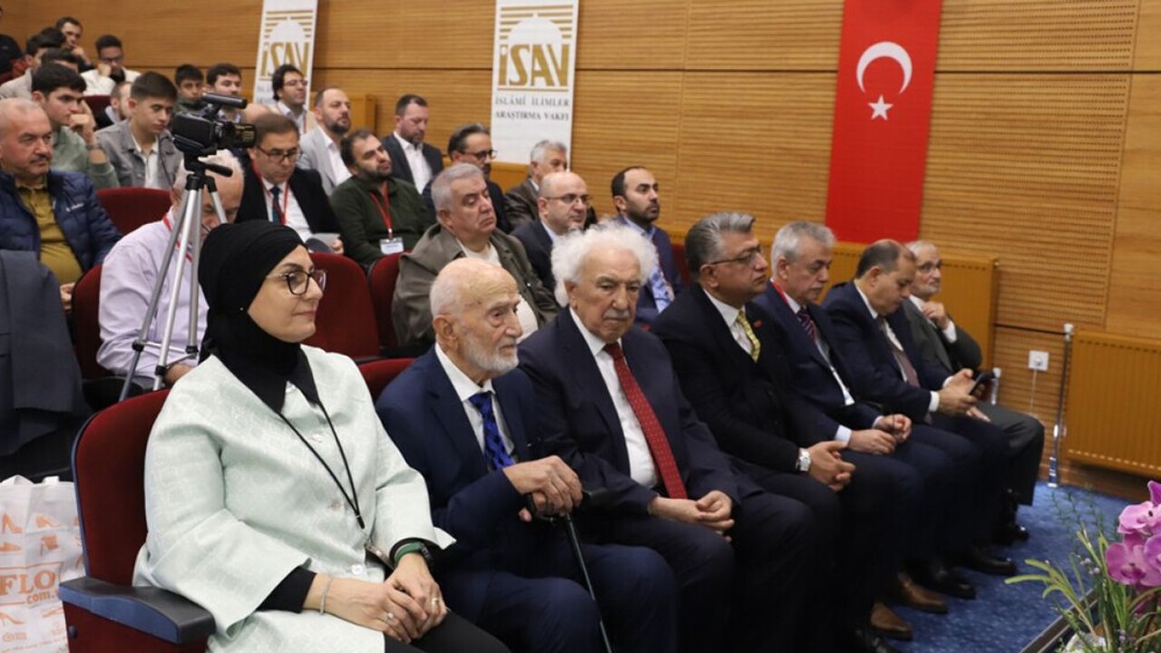 DPÜ'de  Toplumsal Değişim, Din ve Postmodernizm sempozyumu düzenlendi