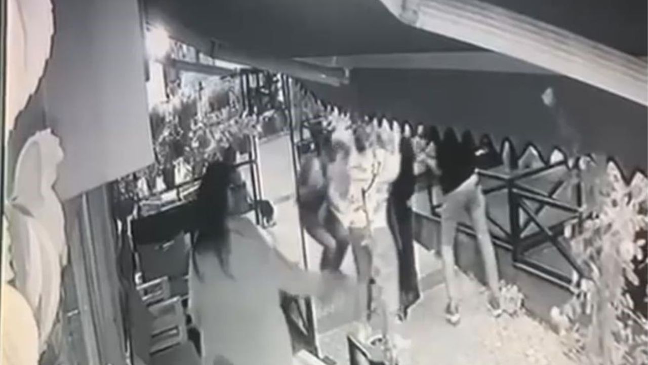 Alkollü adam kafeye alınmadı, ortalığı birbirine kattı: 4 yaralı