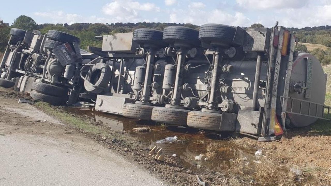 Tır yan yattı, sürücü hastanelik oldu