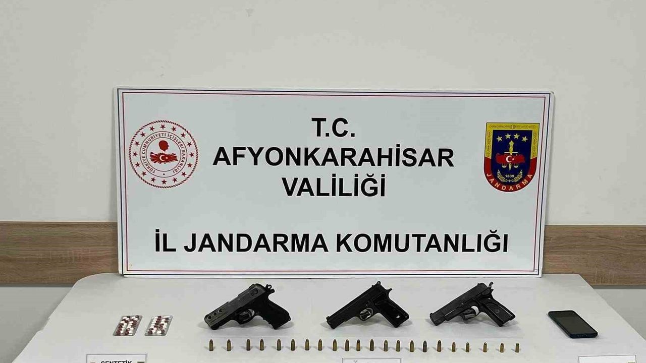 Polisten Operasyon: Uyuşturucu ve Tabanca Ele Geçirildi