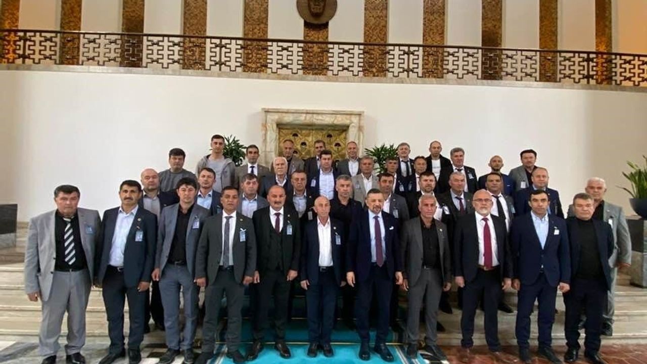 Kütahya’dan TBMM’ye anlamlı ziyaret: Gedizli muhtarlar Gazi Meclis’te buluştu