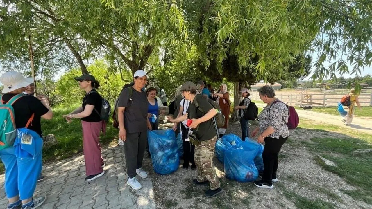 Kütahya Kent Ormanı’nda Örnek Hareket! Çöpler Tek Tek Toplan