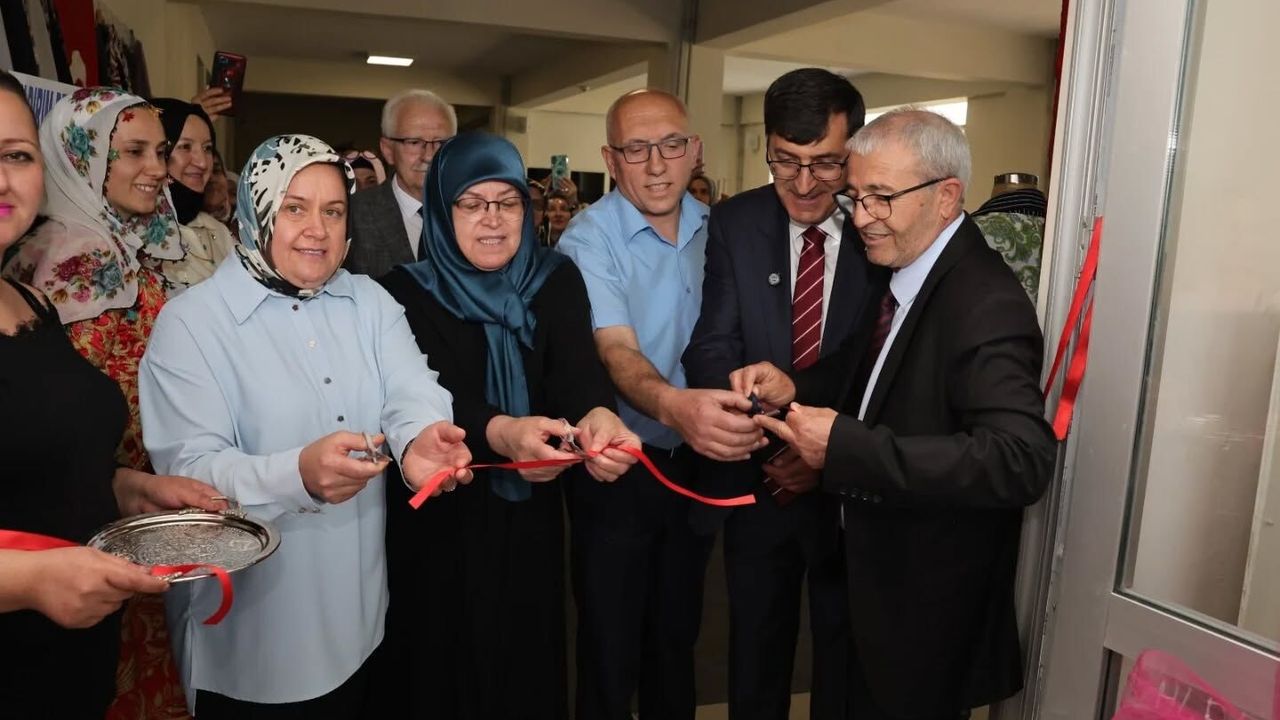Kütahya'da Üreten Kadınların Emeği Sergide Buluştu