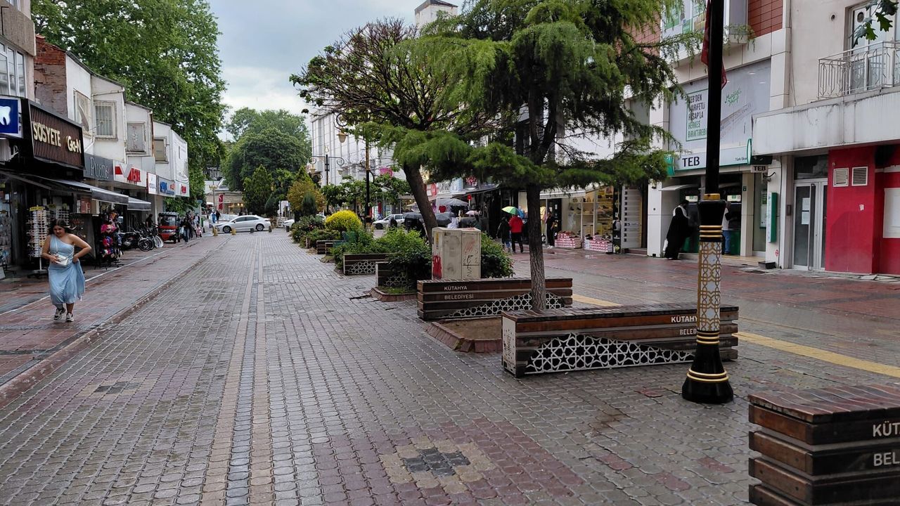 Kütahya’nın En Kalabalık Noktası Yağmurla Sessizli