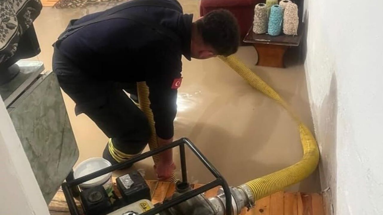 Eskişehir'de su baskını sebebiyle itfaiye gece boyu sahadayd