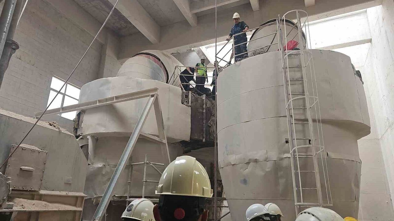 Safi Çimento fabrikasında kazana düşen işçi ağır yaralandı