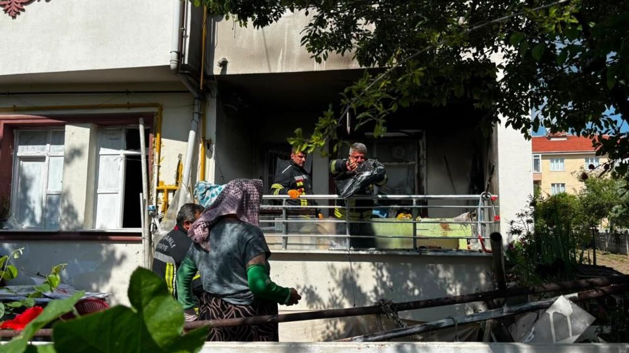 Kütahya'da bir kaşık salça mahalleyi birbirine kattı: Balkon