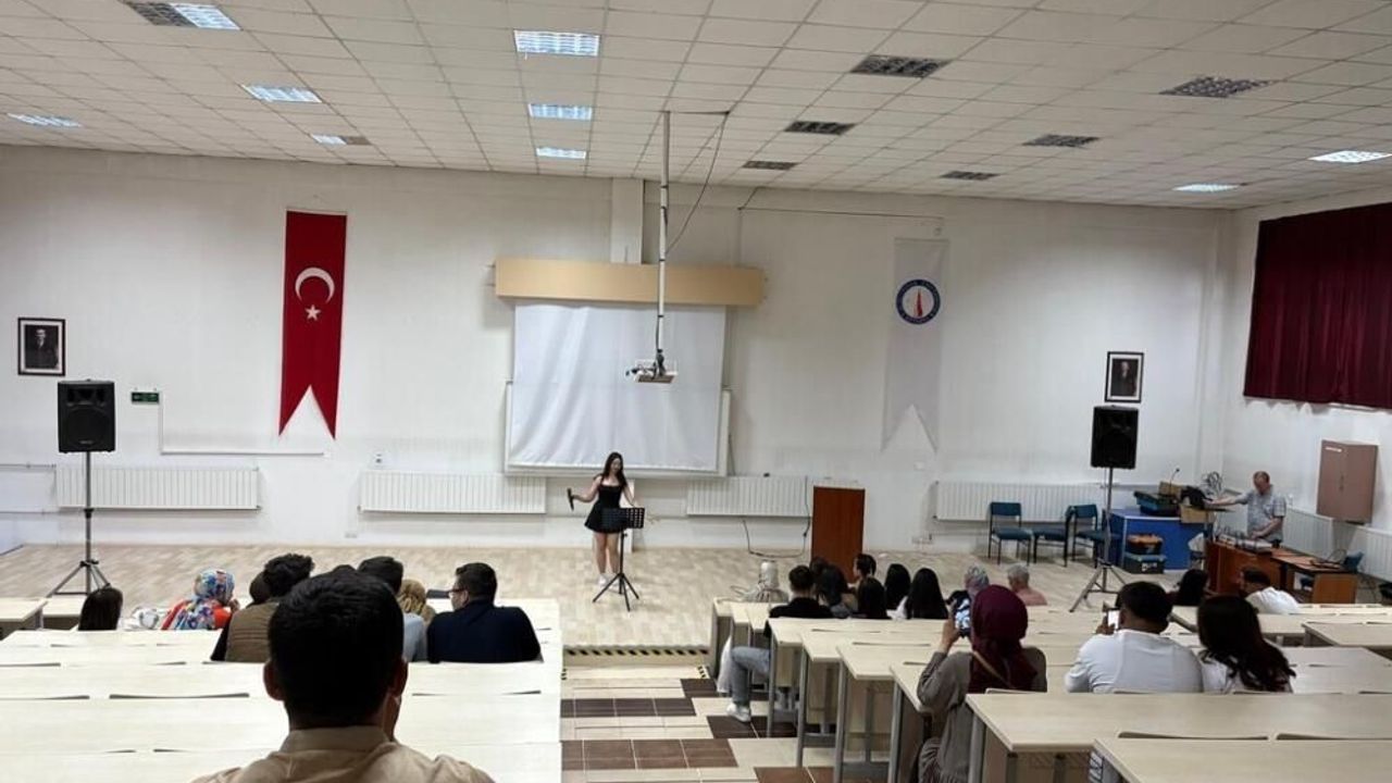 DPÜ'de öğrencilerin müzik konseri coşkulu anlara sahne oldu