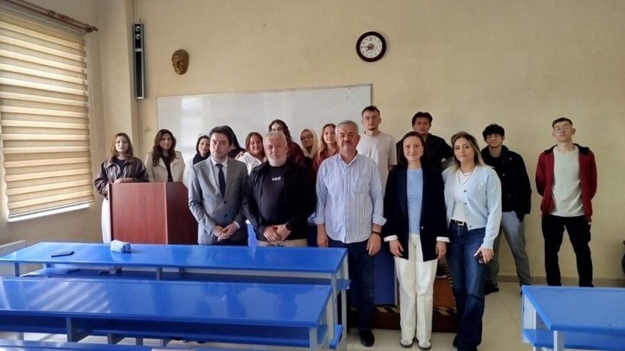 Emet'te Meslek Yüksekokulu'nda eski mezunlar bir a