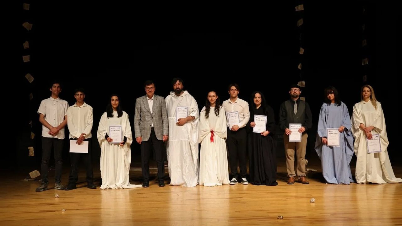 Kütahya'da 'Haykırış' tiyatro oyunu izleyicileri büyüledi