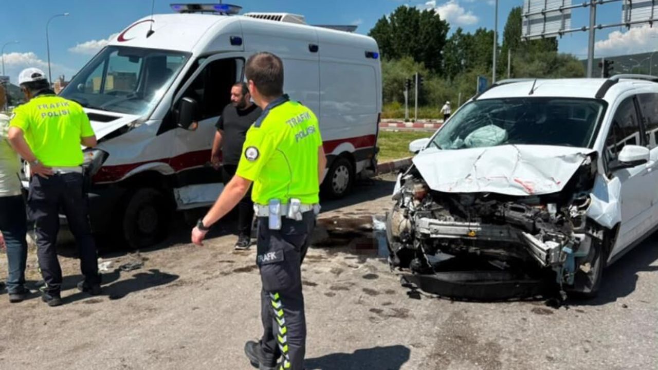 Kütahya'da kavşakta can pazarı yaşandı: 7 yaralı