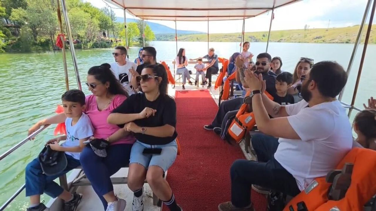Venedik değil Kütahya: Ziyaretçiler, tekne turlarına akın ed