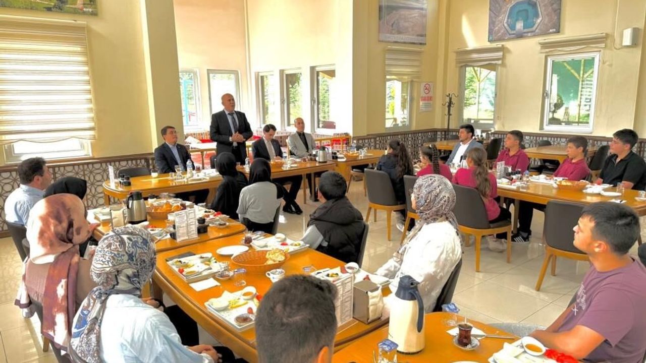 Hisarcık'ta YKS öncesi öğrencilere moral yemeği