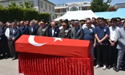 Şehit üsteğmeni son yolculuğuna ailesi, asker selamıyla uğurladı
