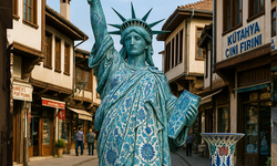 Heykel New York’tan Geldi, Kütahya Çarşısına Kondu!
