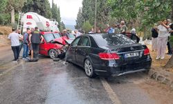 Kaygan yolda kanlı kaza: 4 yaralı, 1 ölü