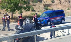 Kontrolden Çıkan Araç Refüje Düştü: 4 Yaralı