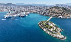Kuşadası'na 5 kruvaziyerle denizden 10 bin 916 turist geldi