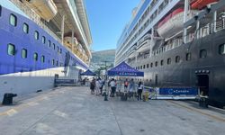 Turistler Bodrum’da tarihi noktaları gezdi, alışveriş yaptı